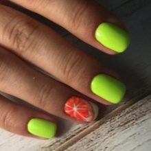 Салатовий манікюр (106 фото): дизайн нігтів яскраво-салатового і ніжно-салатового кольору з білим лаком