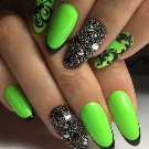 Салатовий манікюр (106 фото): дизайн нігтів яскраво-салатового і ніжно-салатового кольору з білим лаком