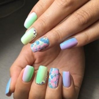 Салатовий манікюр (106 фото): дизайн нігтів яскраво-салатового і ніжно-салатового кольору з білим лаком