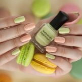 Салатовий манікюр (106 фото): дизайн нігтів яскраво-салатового і ніжно-салатового кольору з білим лаком