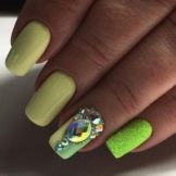 Салатовий манікюр (106 фото): дизайн нігтів яскраво-салатового і ніжно-салатового кольору з білим лаком