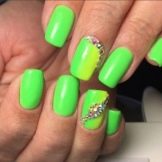 Салатовий манікюр (106 фото): дизайн нігтів яскраво-салатового і ніжно-салатового кольору з білим лаком