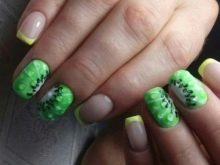 Салатовий манікюр (106 фото): дизайн нігтів яскраво-салатового і ніжно-салатового кольору з білим лаком