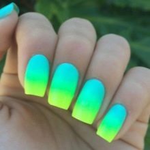 Салатовий манікюр (106 фото): дизайн нігтів яскраво-салатового і ніжно-салатового кольору з білим лаком