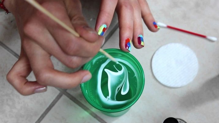 Салатовий манікюр (106 фото): дизайн нігтів яскраво-салатового і ніжно-салатового кольору з білим лаком