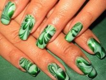 Салатовий манікюр (106 фото): дизайн нігтів яскраво-салатового і ніжно-салатового кольору з білим лаком
