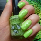 Салатовий манікюр (106 фото): дизайн нігтів яскраво-салатового і ніжно-салатового кольору з білим лаком