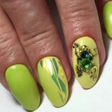 Салатовий манікюр (106 фото): дизайн нігтів яскраво-салатового і ніжно-салатового кольору з білим лаком