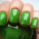Салатовий манікюр (106 фото): дизайн нігтів яскраво-салатового і ніжно-салатового кольору з білим лаком