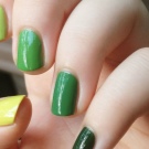 Салатовий манікюр (106 фото): дизайн нігтів яскраво-салатового і ніжно-салатового кольору з білим лаком
