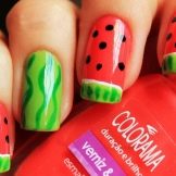 Салатовий манікюр (106 фото): дизайн нігтів яскраво-салатового і ніжно-салатового кольору з білим лаком