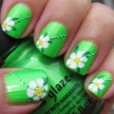 Салатовий манікюр (106 фото): дизайн нігтів яскраво-салатового і ніжно-салатового кольору з білим лаком