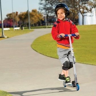 Самокат для дитини 10 років: як вибрати дитячий двоколісний самокат з великими колесами для дівчаток і хлопчиків?