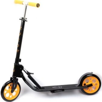 Самокат з великими колесами (44 фото): вибираємо моделі з широкими колесами і амортизаторами до 100 кг та інші самокати