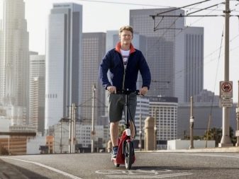 Самокат з великими колесами (44 фото): вибираємо моделі з широкими колесами і амортизаторами до 100 кг та інші самокати