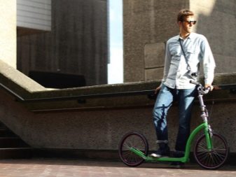 Самокат з великими колесами (44 фото): вибираємо моделі з широкими колесами і амортизаторами до 100 кг та інші самокати