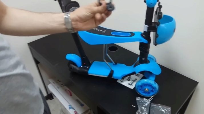 Самокати 5 в 1: дитячі самокати беговелы «Божа корівка» з батьківською ручкою та інші моделі. Як їх зібрати? Відгуки