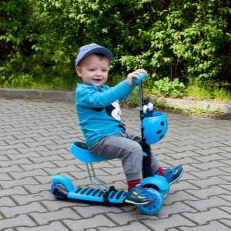 Самокати для дітей від 1 року: кращі дитячі самокати для самих маленьких. Вибір самоката з сидінням для однорічного малюка