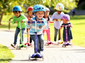 Самокати для дітей від 1 року: кращі дитячі самокати для самих маленьких. Вибір самоката з сидінням для однорічного малюка