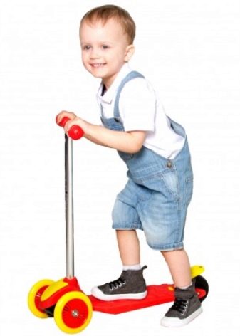 Самокати для дітей від 2 років: рейтинг кращих дитячих 3-колісних моделей з світяться колесами. Як вибрати самокат? Як навчити кататися?