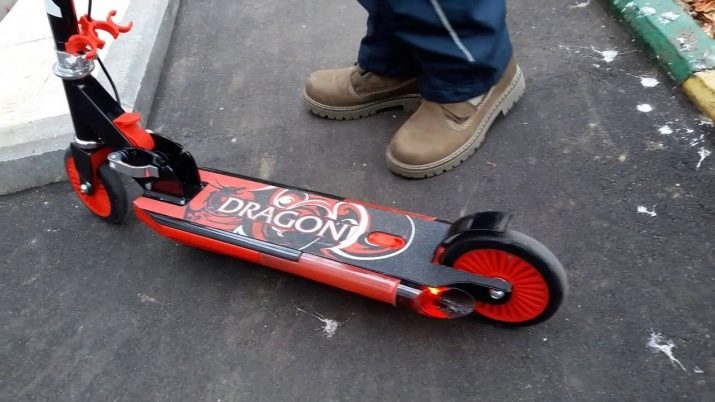 Самокати для дітей від 7 років: як вибрати самокат з великими колесами для дівчинки або хлопчика? Рейтинг кращих дитячих моделей