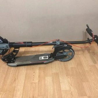 Самокати Reaction: двоколісні трюкові самокати і триколісні дитячі, інші моделі. Вибір підставки для електросамоката