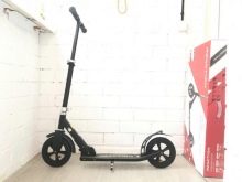 Самокати Reaction: двоколісні трюкові самокати і триколісні дитячі, інші моделі. Вибір підставки для електросамоката