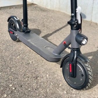 Самокати Reaction: двоколісні трюкові самокати і триколісні дитячі, інші моделі. Вибір підставки для електросамоката