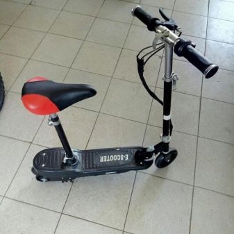 Самокати Reaction: двоколісні трюкові самокати і триколісні дитячі, інші моделі. Вибір підставки для електросамоката