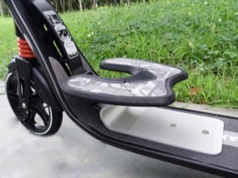 Самокати Reaction: двоколісні трюкові самокати і триколісні дитячі, інші моделі. Вибір підставки для електросамоката