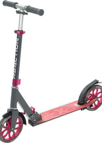 Самокати Reaction: двоколісні трюкові самокати і триколісні дитячі, інші моделі. Вибір підставки для електросамоката