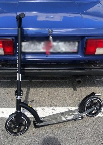 Самокати Reaction: двоколісні трюкові самокати і триколісні дитячі, інші моделі. Вибір підставки для електросамоката