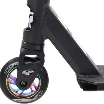 Самокати Reaction: двоколісні трюкові самокати і триколісні дитячі, інші моделі. Вибір підставки для електросамоката