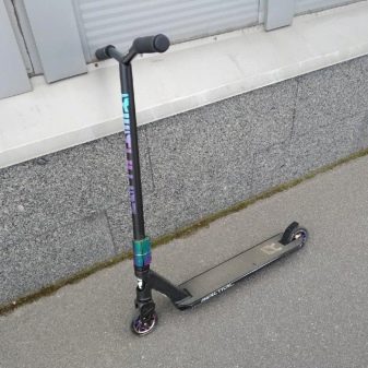 Самокати Reaction: двоколісні трюкові самокати і триколісні дитячі, інші моделі. Вибір підставки для електросамоката