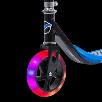 Самокати з світяться колеса: триколісні дитячі самокати з великими колесами для дітей 4-5 років і інші моделі