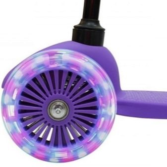 Самокати з світяться колеса: триколісні дитячі самокати з великими колесами для дітей 4-5 років і інші моделі