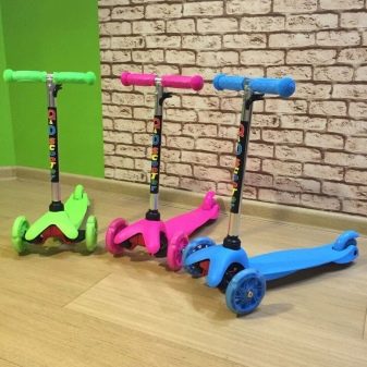 Самокати з світяться колеса: триколісні дитячі самокати з великими колесами для дітей 4-5 років і інші моделі