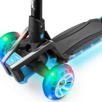 Самокати з світяться колеса: триколісні дитячі самокати з великими колесами для дітей 4-5 років і інші моделі