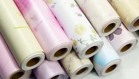 Самоклеюча плівка для ванної: особливості ПВХ-плівки для кімнати, оздоблення стін водонепроникною вінілової плівкою