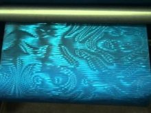 Самоклеюча плівка для ванної: особливості ПВХ-плівки для кімнати, оздоблення стін водонепроникною вінілової плівкою