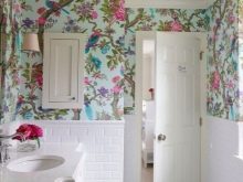 Самоклеюча плівка для ванної: особливості ПВХ-плівки для кімнати, оздоблення стін водонепроникною вінілової плівкою