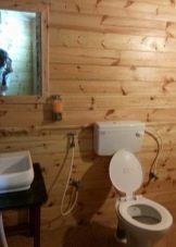 Санвузол у дерев’яному будинку (76 фото): дизайн кімнати в будинку з бруса на дачі, приклади обробки підлоги, схеми вентиляції