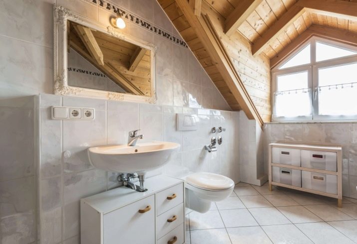 Санвузол у дерев’яному будинку (76 фото): дизайн кімнати в будинку з бруса на дачі, приклади обробки підлоги, схеми вентиляції