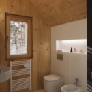 Санвузол у дерев’яному будинку (76 фото): дизайн кімнати в будинку з бруса на дачі, приклади обробки підлоги, схеми вентиляції