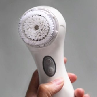 Щіточки для вмивання: силіконові, електричні та щітки-масажери для особи. Моделі від Foreo та інші. Як користуватися?