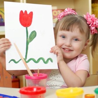 Що дарувати на 24 роки з дня весілля? Який подарунок можна зробити на атласну річницю спільного життя чоловіка і батькам?