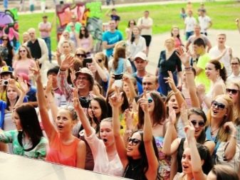 Що подарувати дівчині на 16 років? Кращі подарунки на день народження подруги. Що можна подарувати дочки і сестри?