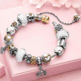 Що подарувати дівчині на 16 років? Кращі подарунки на день народження подруги. Що можна подарувати дочки і сестри?