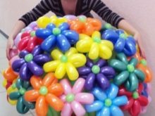 Що подарувати дівчині на побаченні? Ідеї подарунків при зустрічі взимку. Які квіти вибрати?