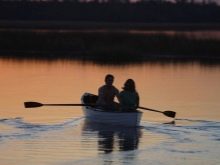Що подарувати дівчині на побаченні? Ідеї подарунків при зустрічі взимку. Які квіти вибрати?